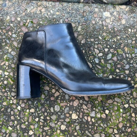 Via Spiga Boots Black Leather Ankle Booties Block Heels Size 6.5 M - Picture 6 of 13